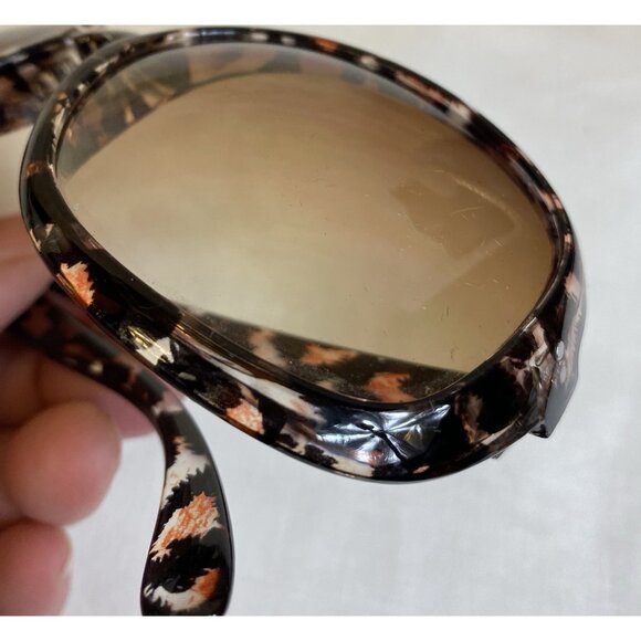 Vintage Oversized Fashion Sunglasses in Faux Tortoiseshell - Picture 13 of 15